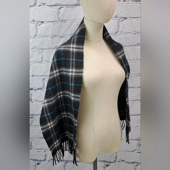 Burberry Scarf Navy Check 100% Lambswool Scotland 52" x 11.5" - Picture 7 of 10